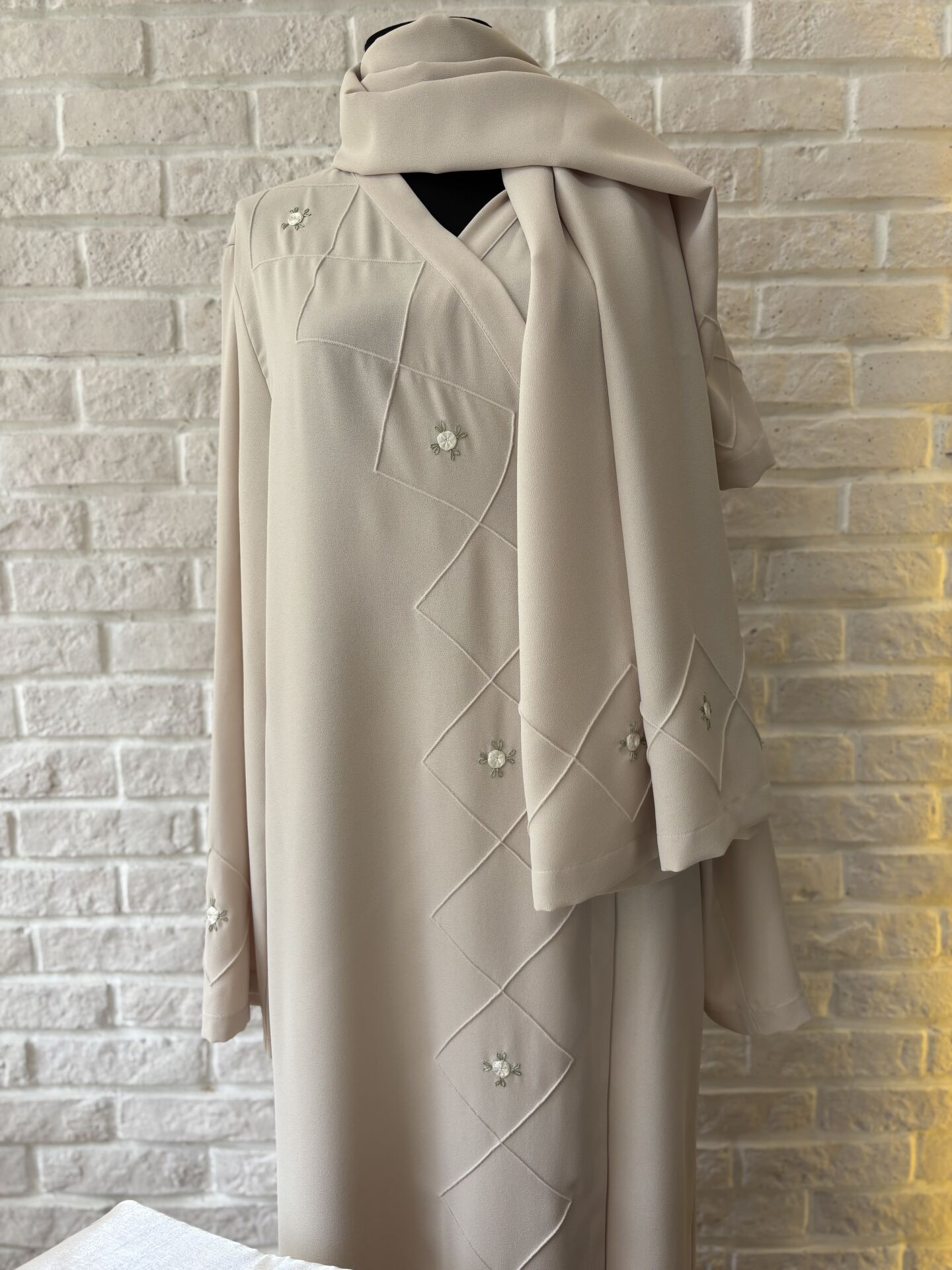 Rokoko Nakışlı Namaz Elbisesi&Başörtüsü | Cappuccino