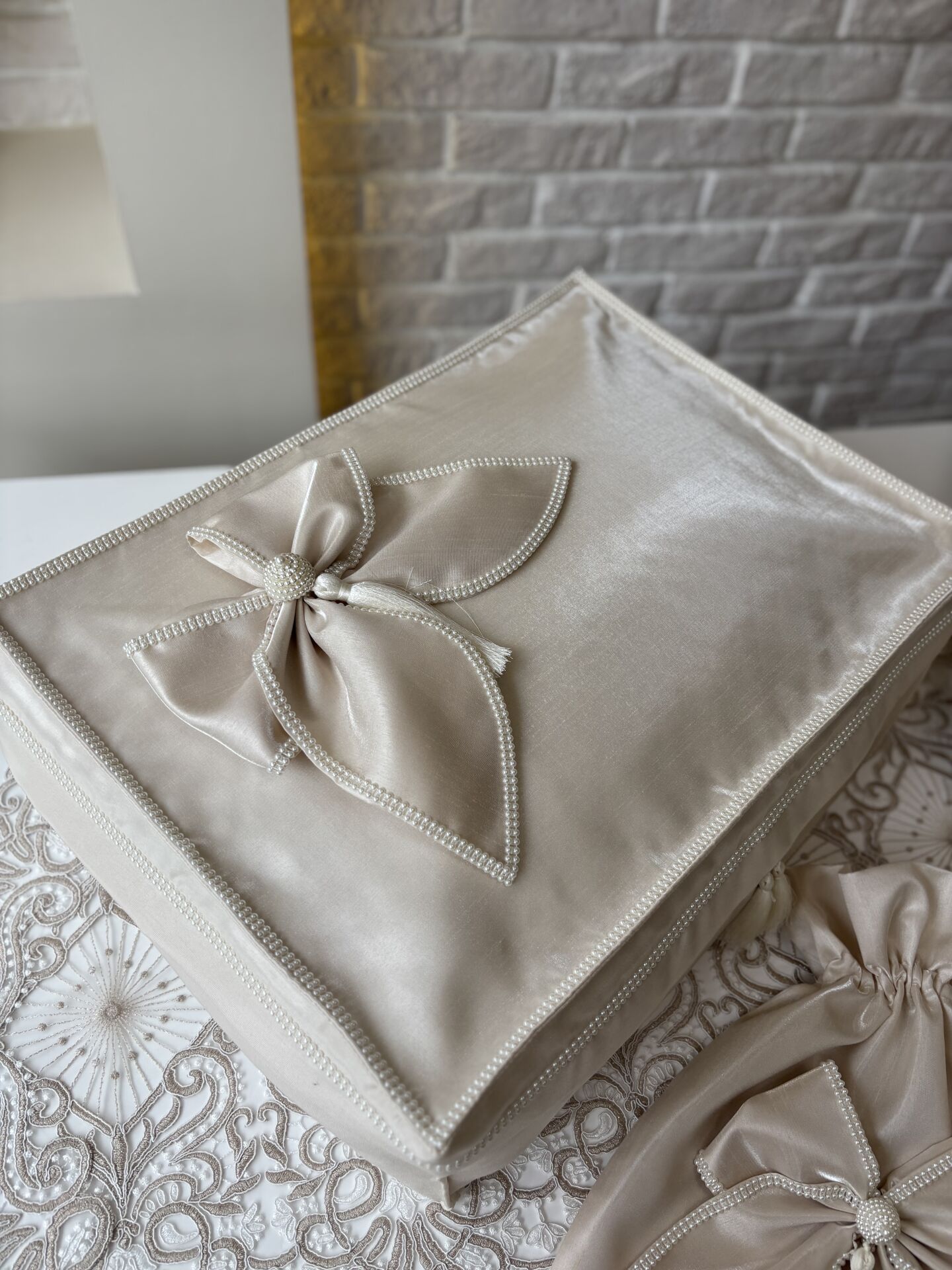 İncili Fiyonk Detaylı Hurç | Cappuccino