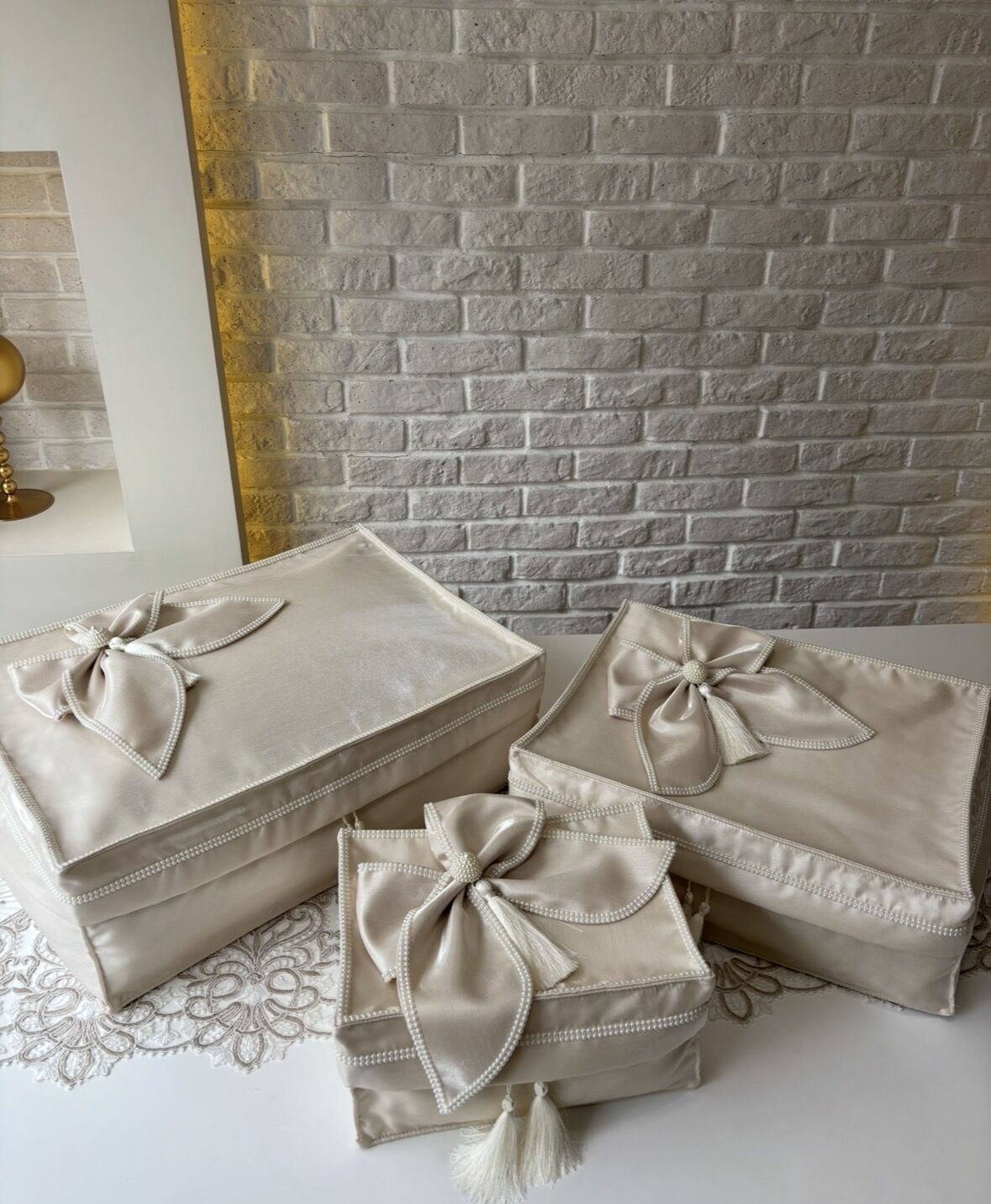 İncili Fiyonk Detaylı 3’lü Hurç | Cappuccino