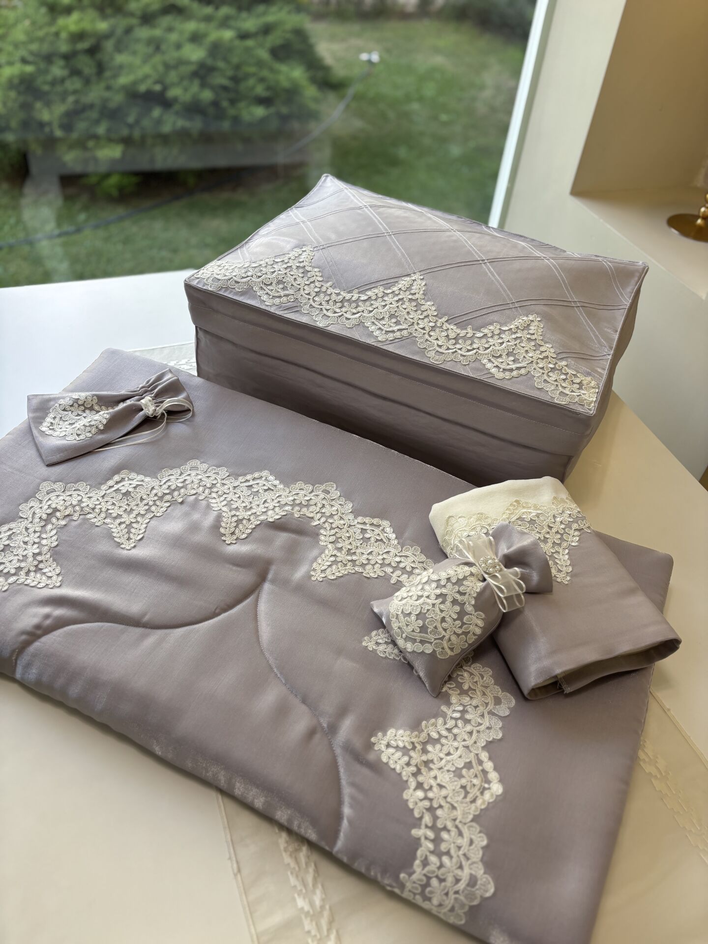 Fransız Dantelli Seccade Takımı | Gri