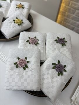 Üç Boyutlu Ortanca Nakışlı Havlu