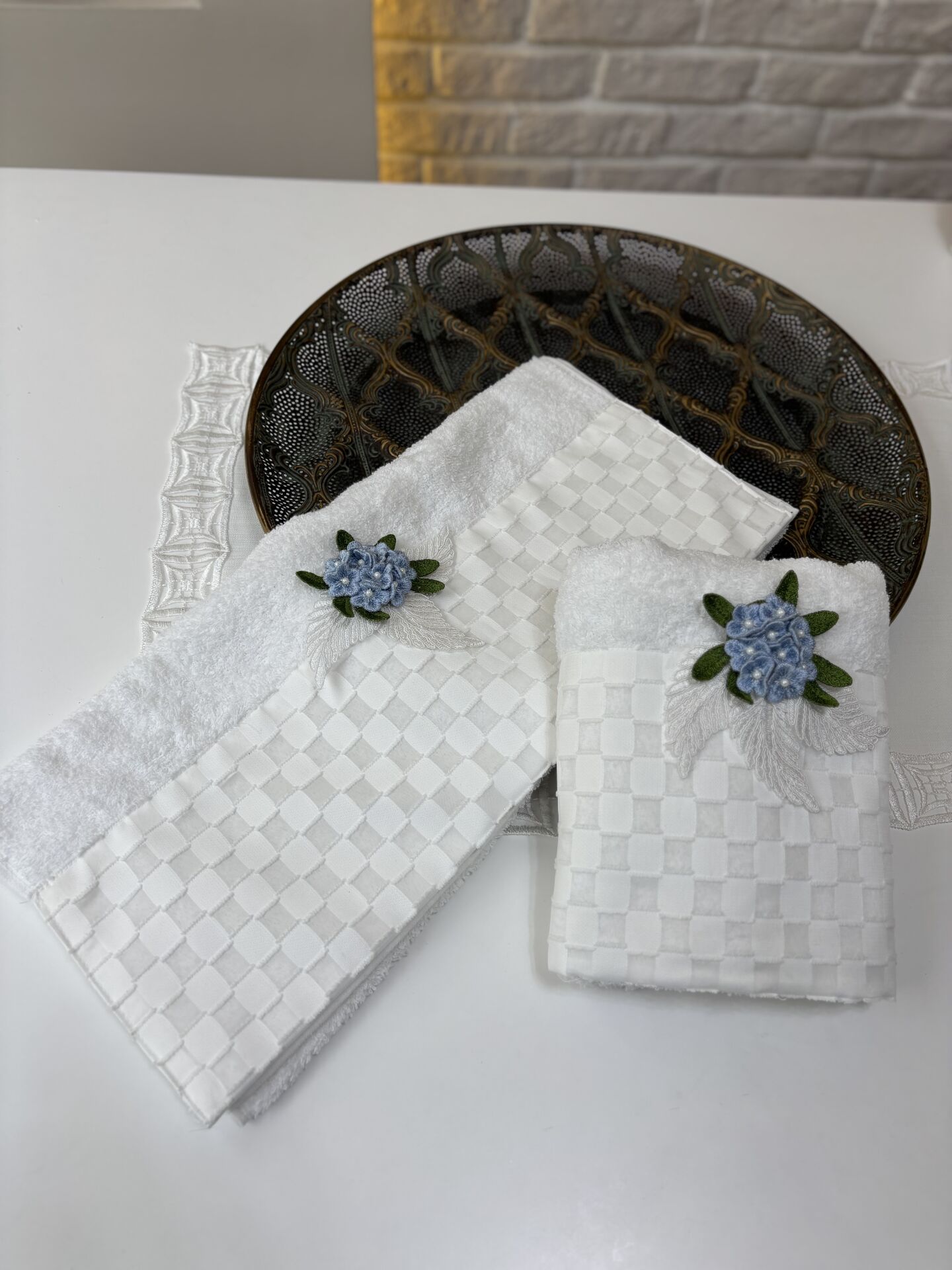 Üç Boyutlu Ortanca Nakışlı Havlu