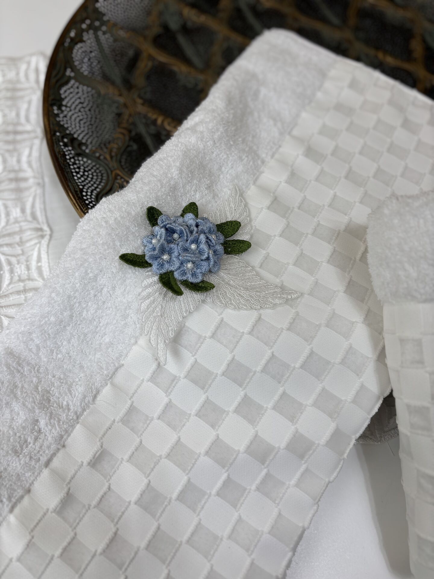 Üç Boyutlu Ortanca Nakışlı Havlu