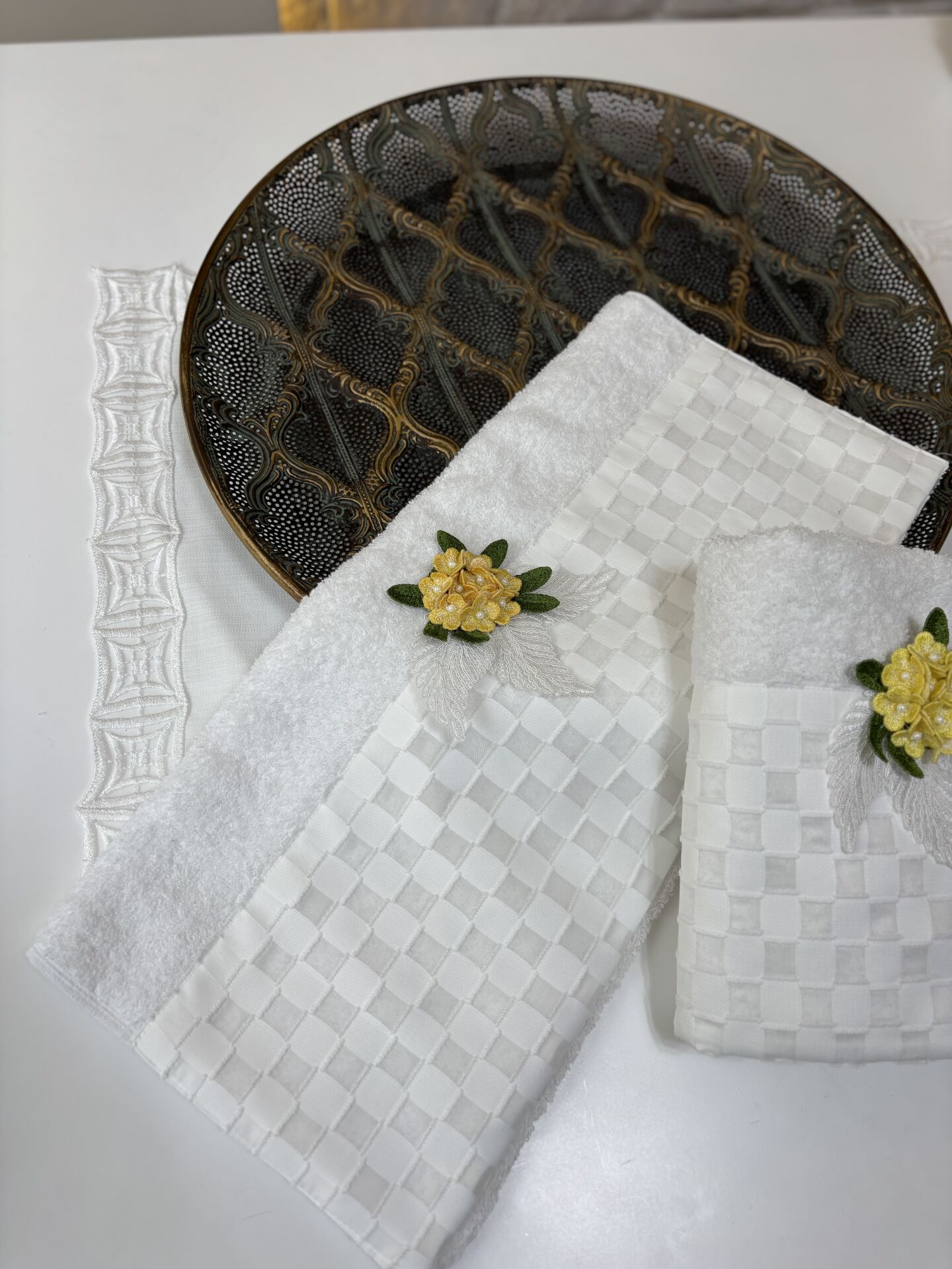 Üç Boyutlu Ortanca Nakışlı Havlu