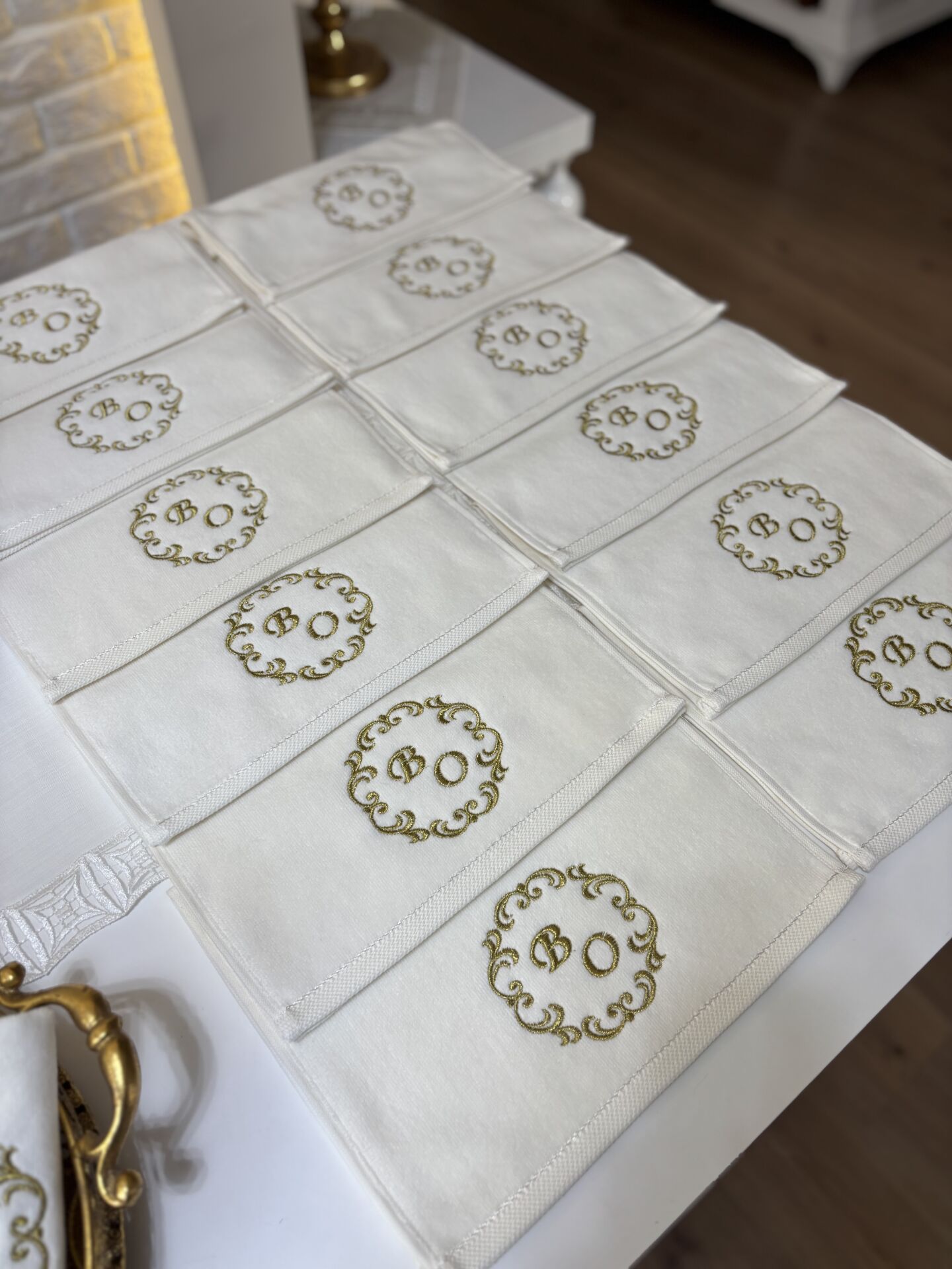 Harf Nakışlı Küçük Boy Havlu | Ekru&Gold