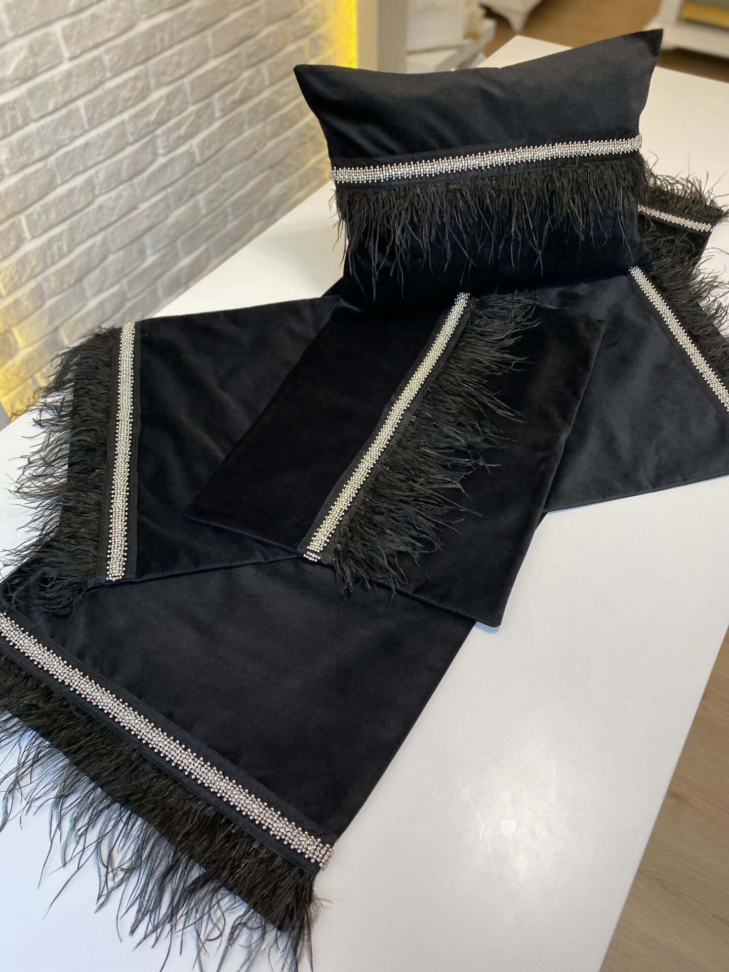 Taş Detaylı Kadife Runner&Kırlent Seti | Siyah