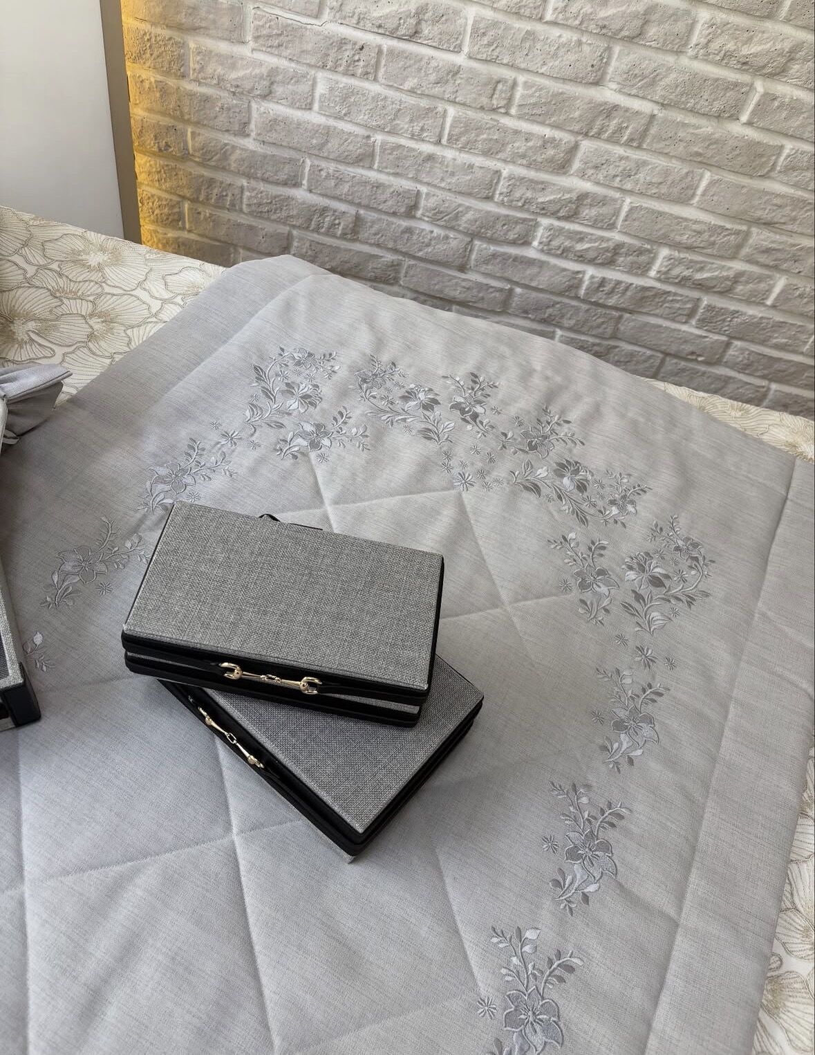 Nakışlı Seccade Takımı | Gri