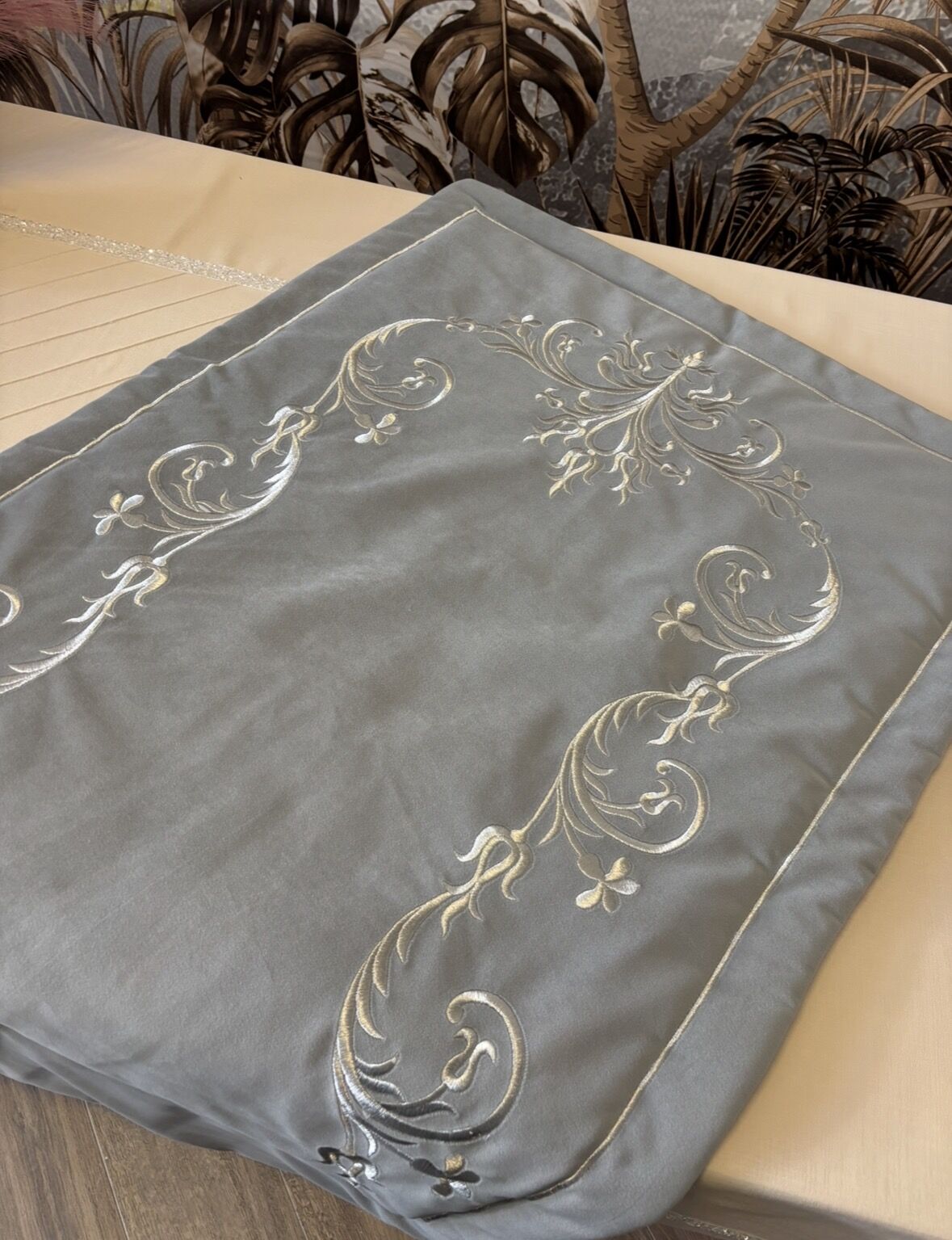 Nakışlı Kadife Seccade | Gri&Gümüş