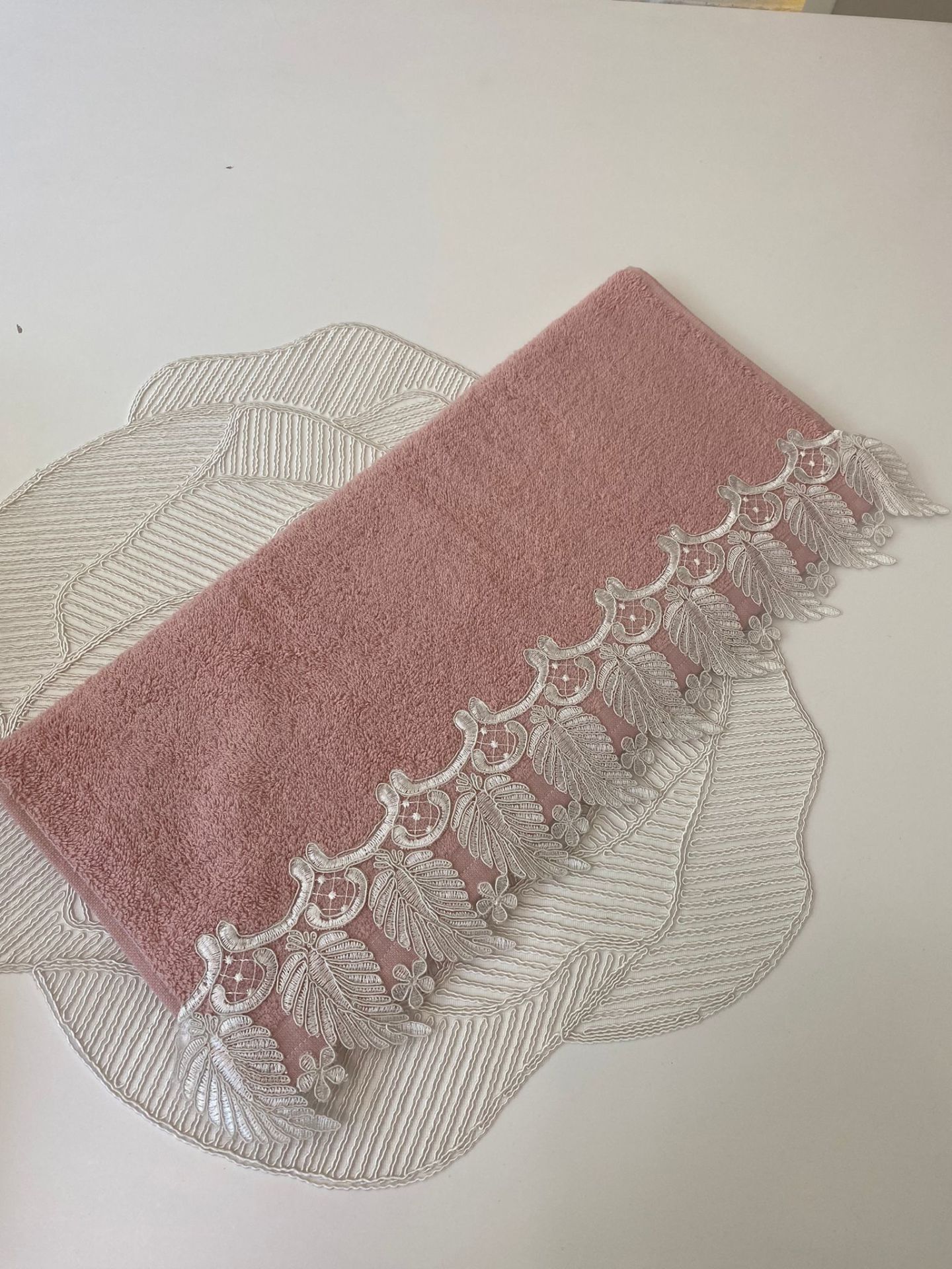 Fransız Dantelli Havlu