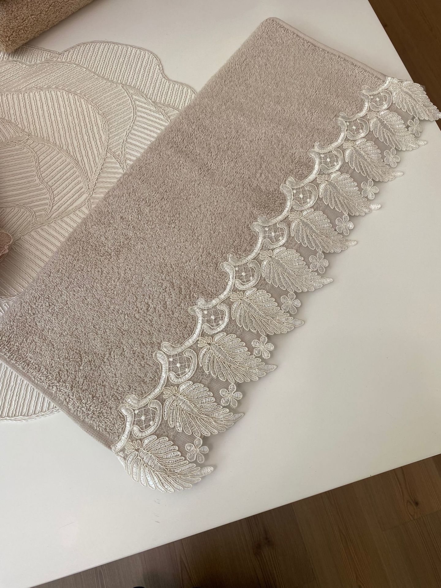 Fransız Dantelli Havlu