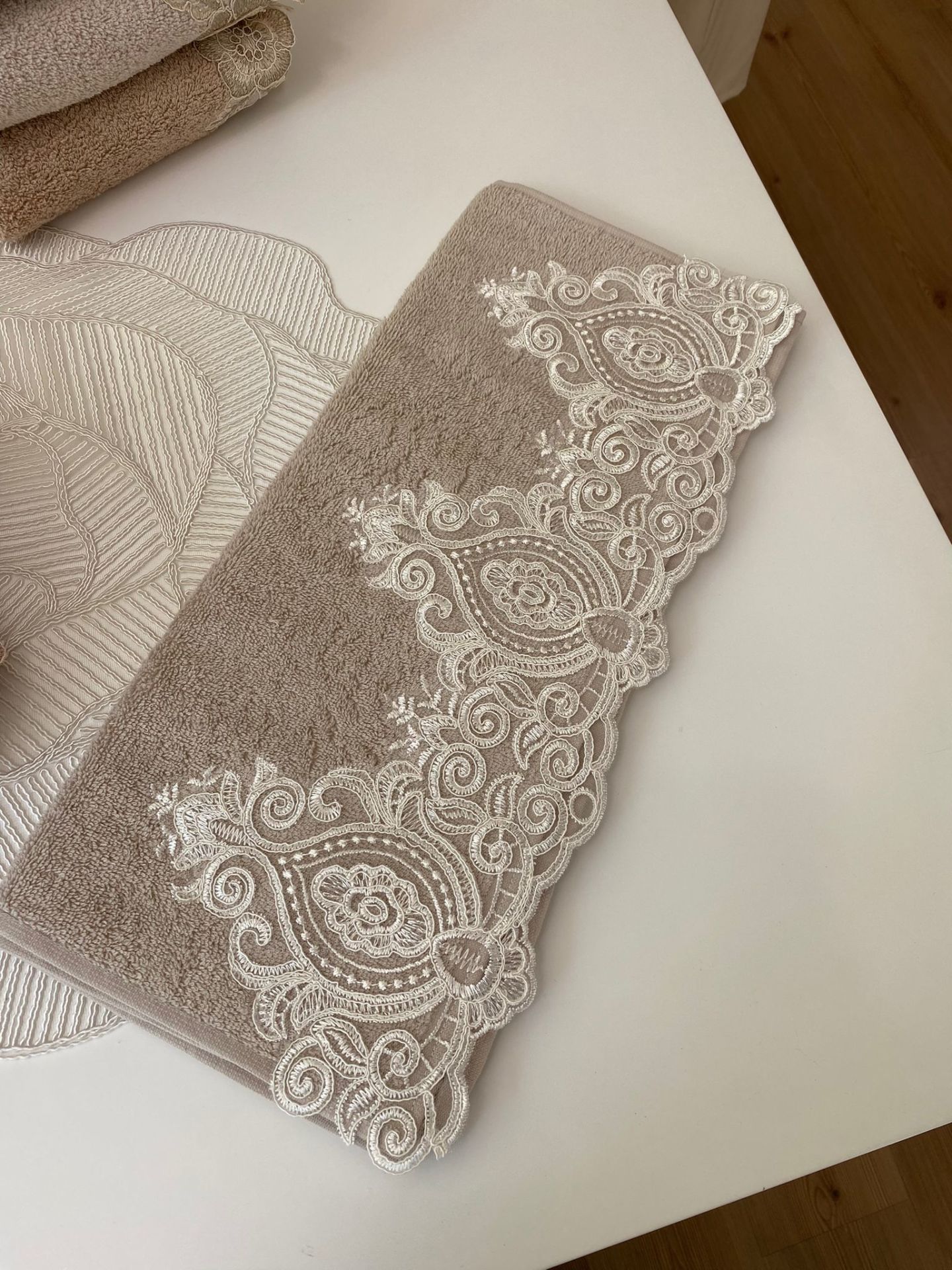 Fransız Dantelli Havlu