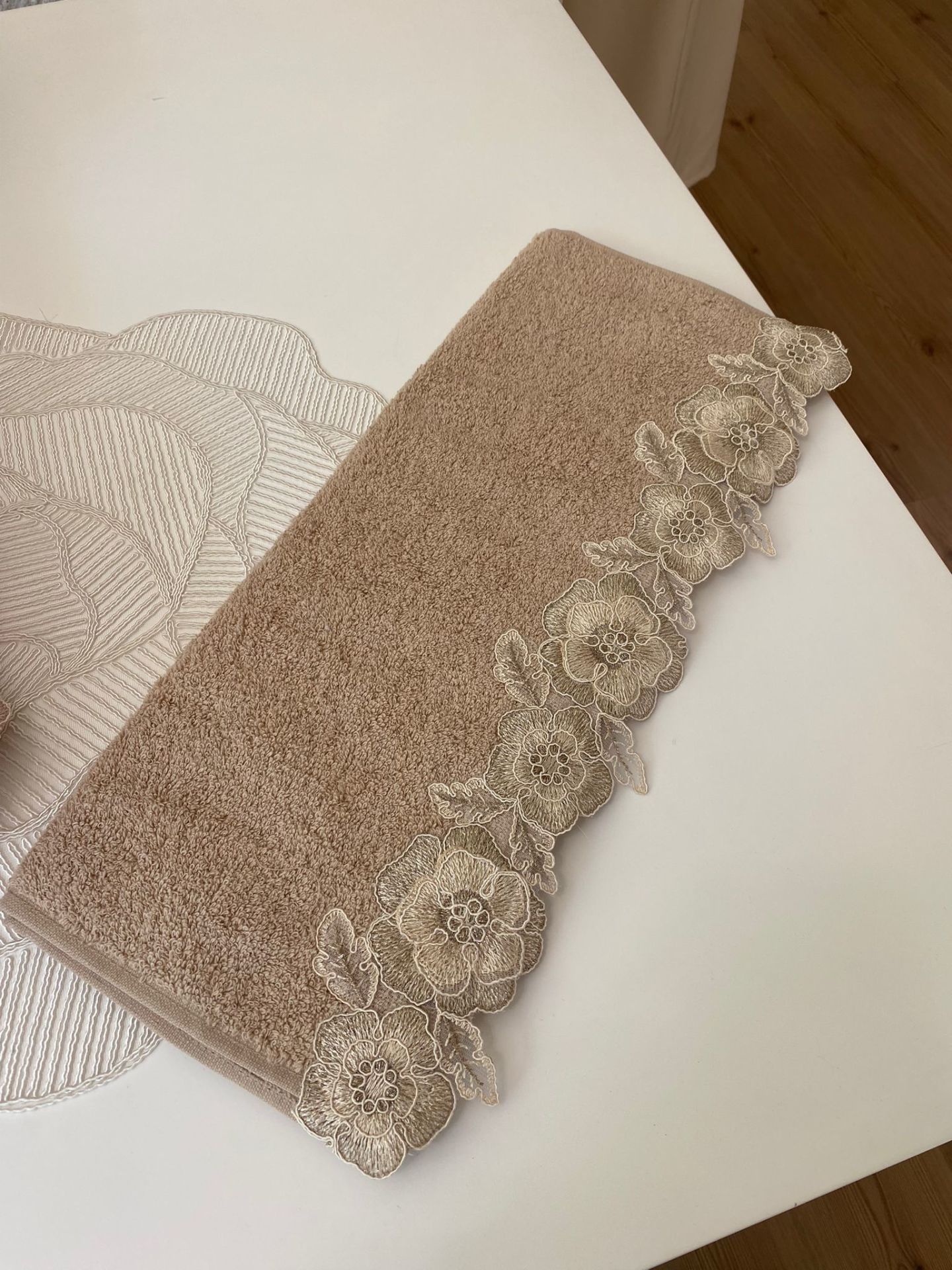 Fransız Dantelli Havlu