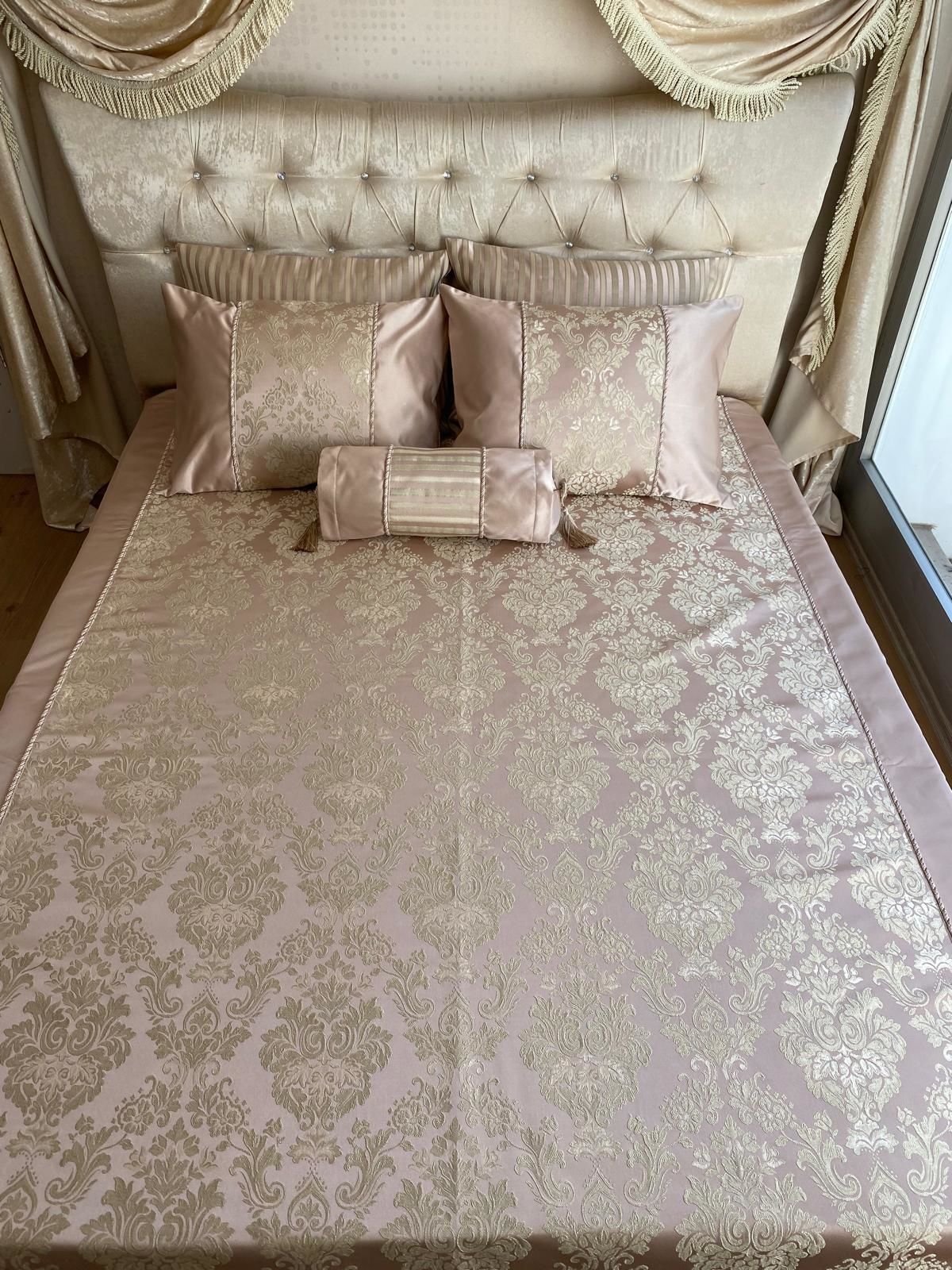 Damask Desen Yatak Örtüsü Pudra