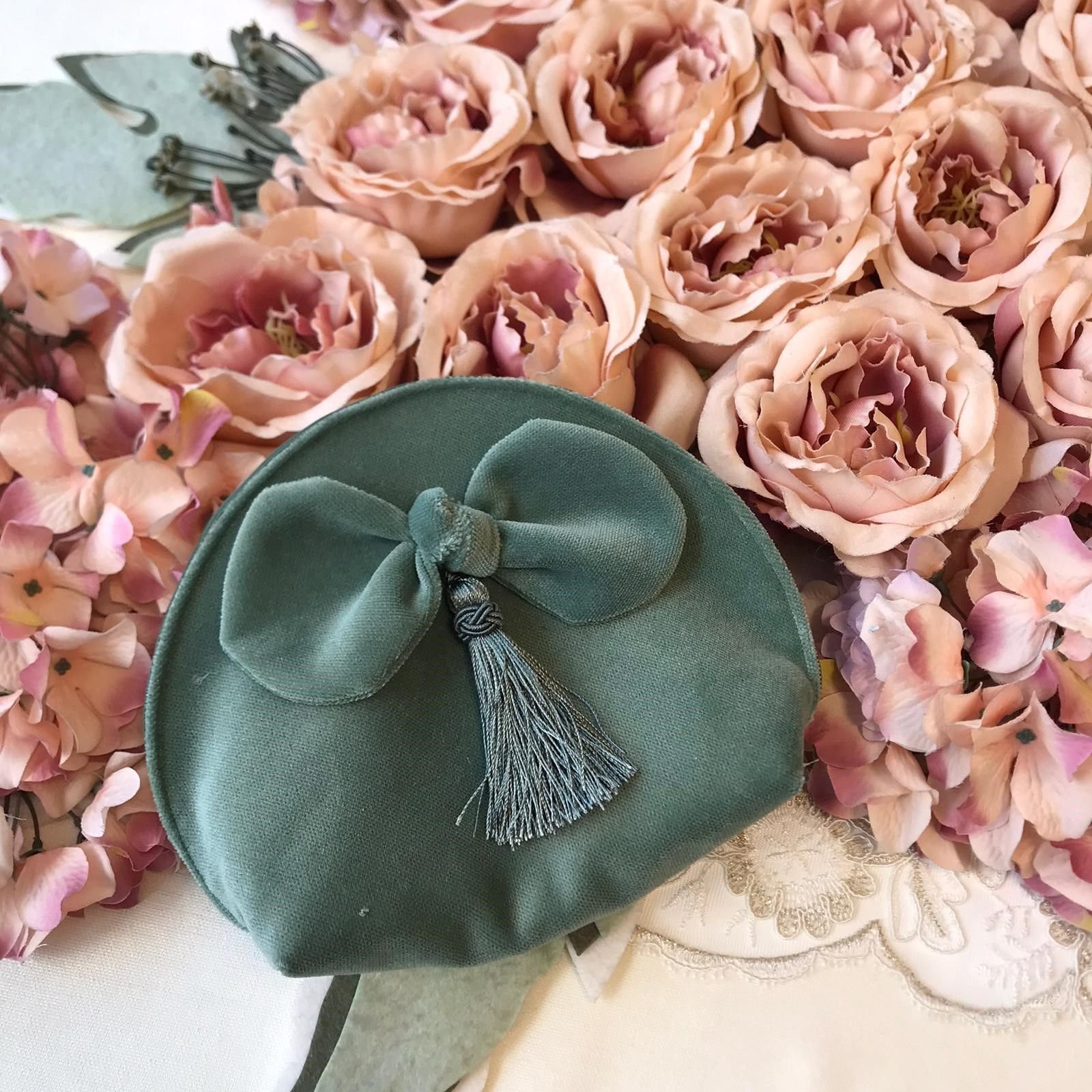 Fiyonk Detaylı Kadife Çanta | Çağla Yeşili