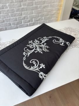 Nakışlı Keten Seccade | Siyah