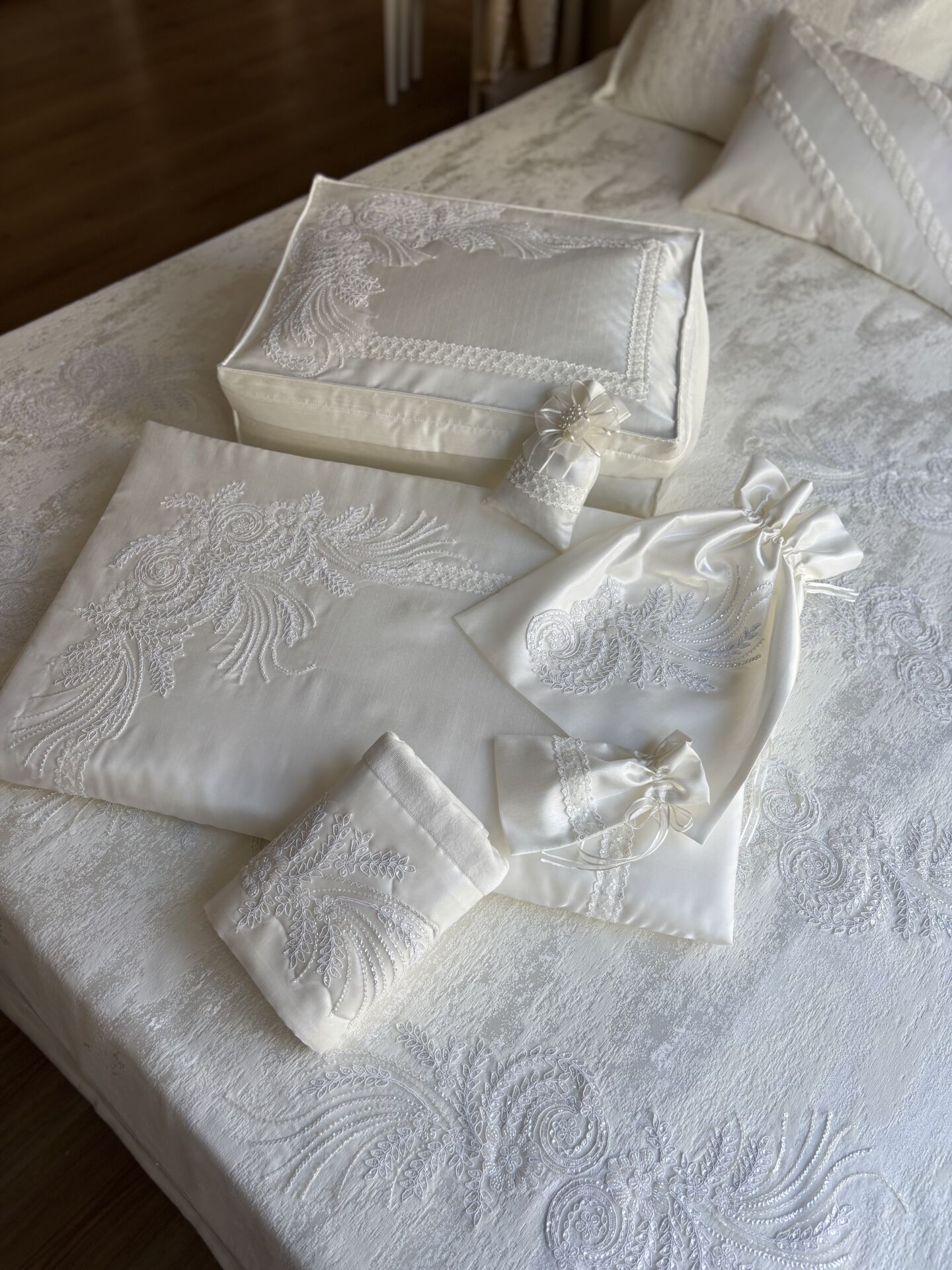 Fransız Dantelli Seccade Takımı | Ekru