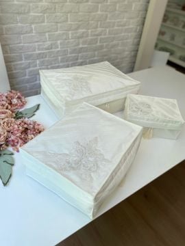 Nervür Detaylı & Fransız  Dantelli Hurç | Ekru