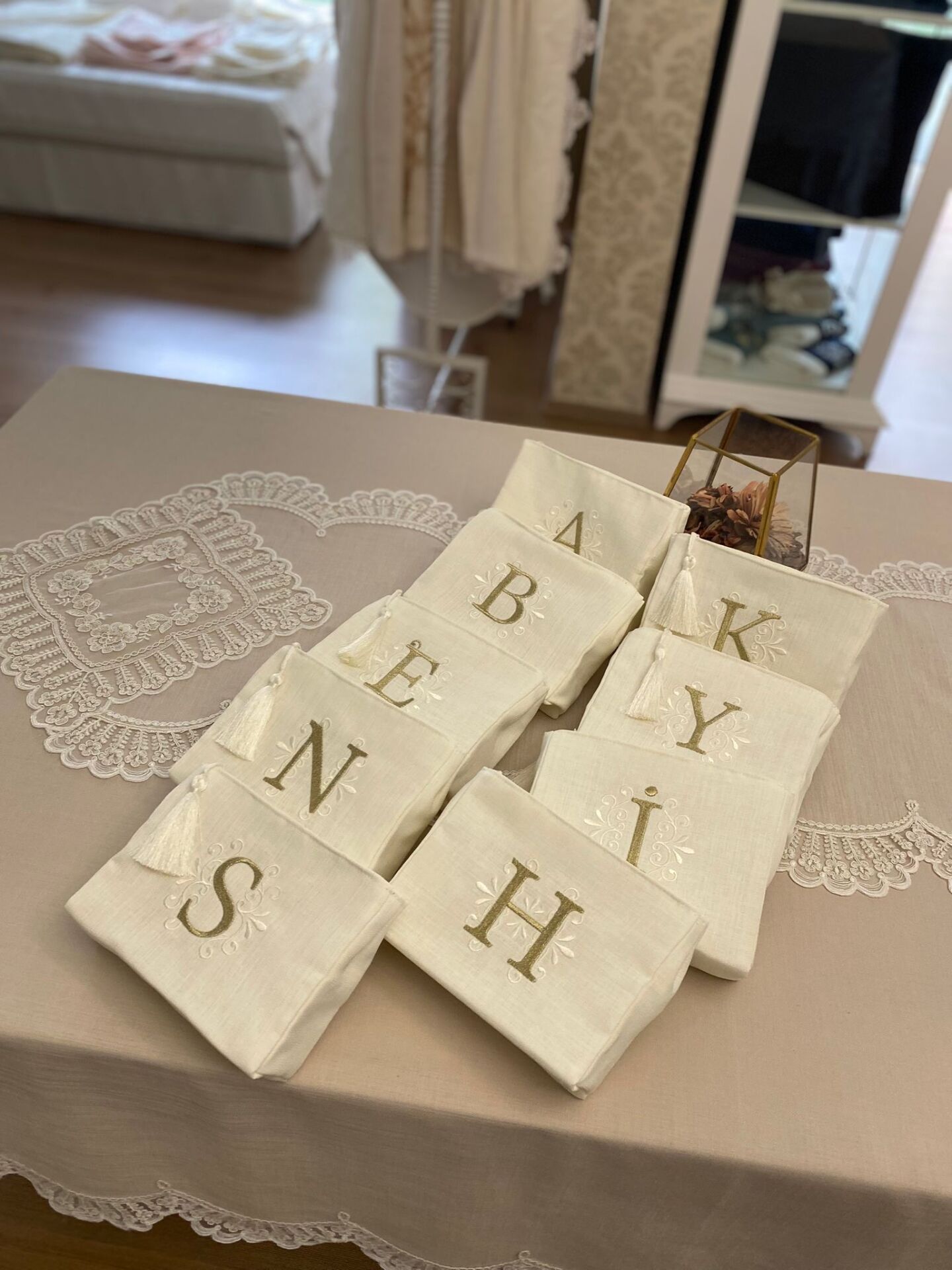 Harf Nakışlı Çanta