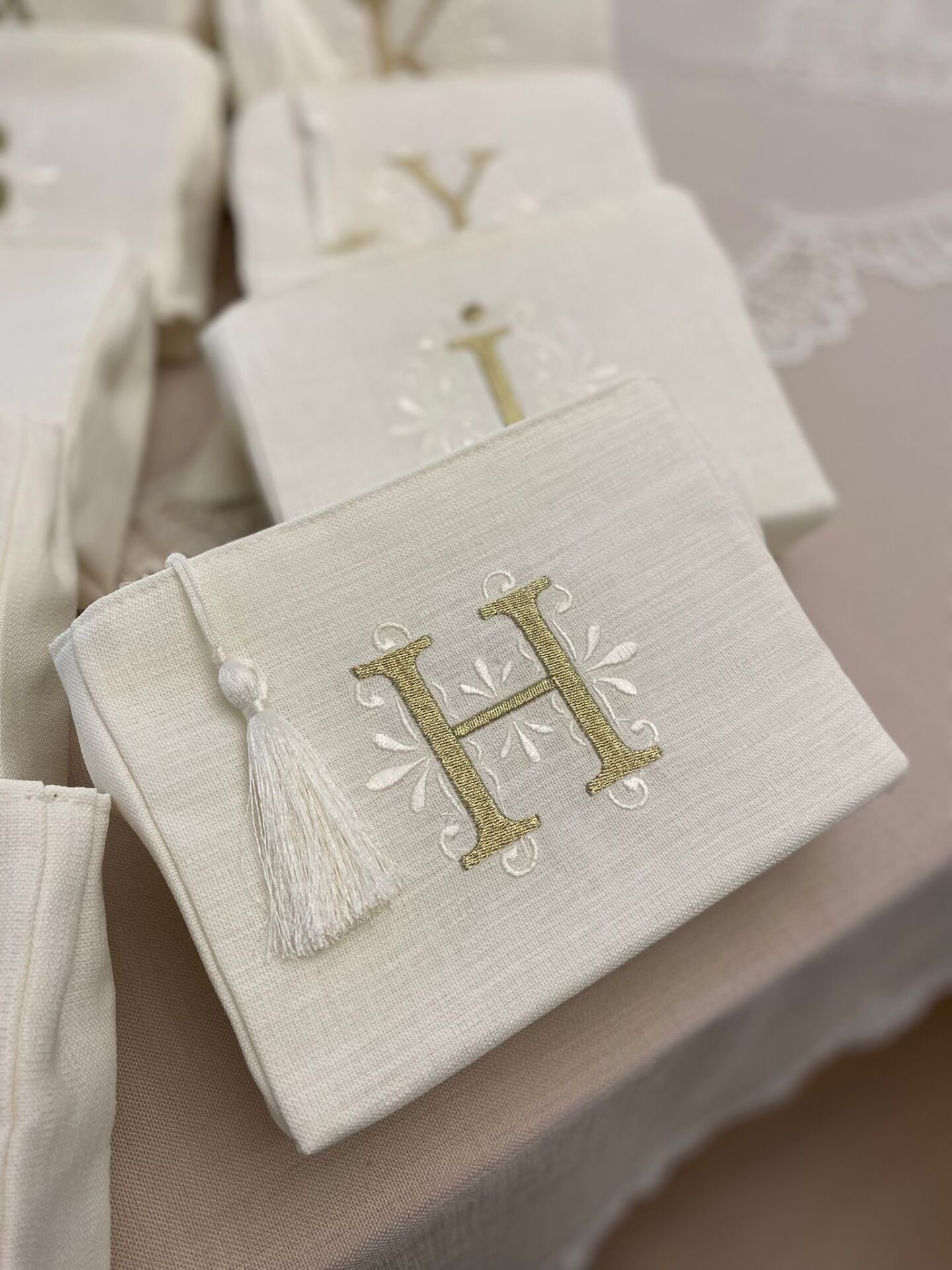 Harf Nakışlı Çanta