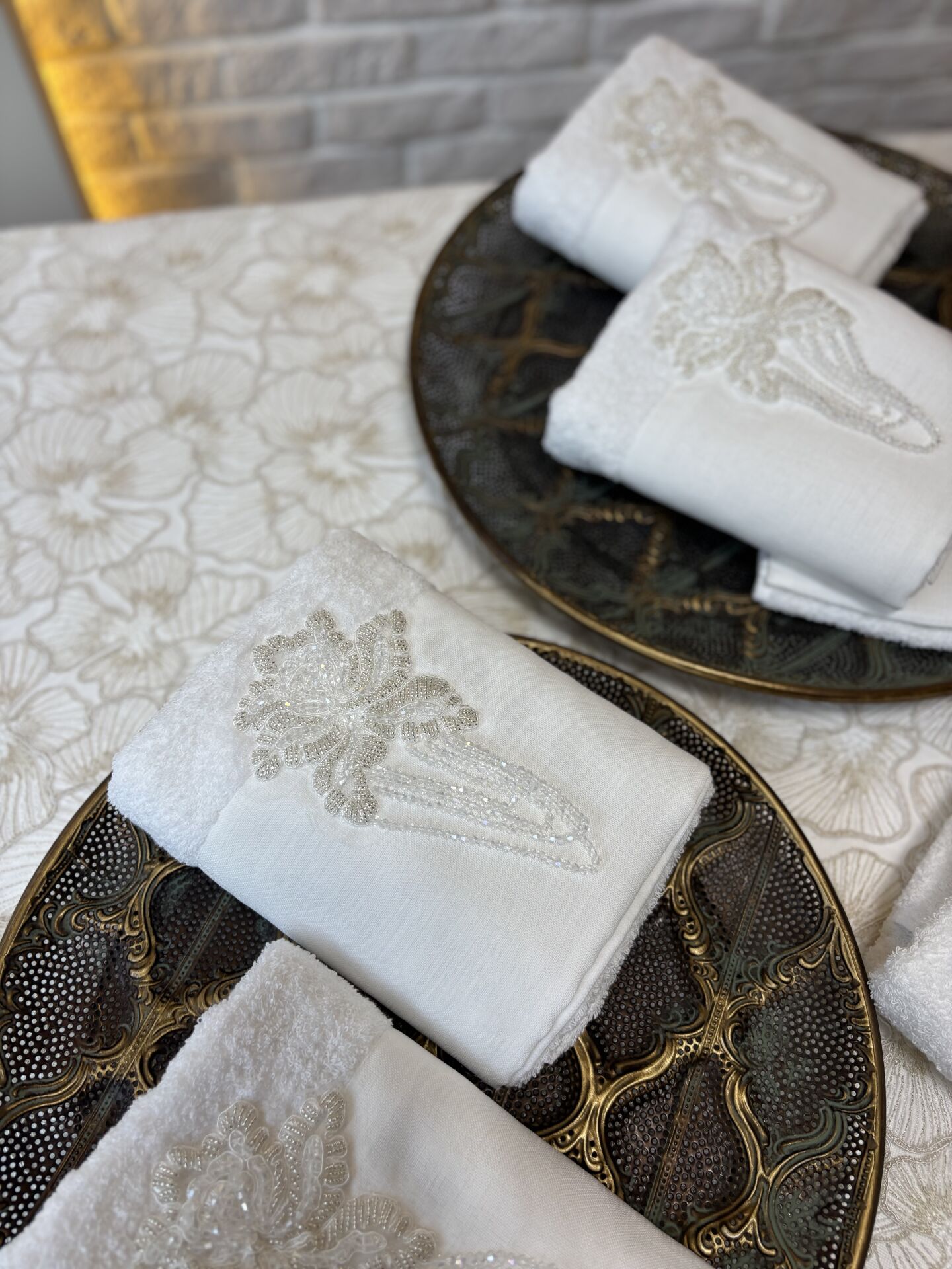 Kristal Taşlı Havlu | Beyaz