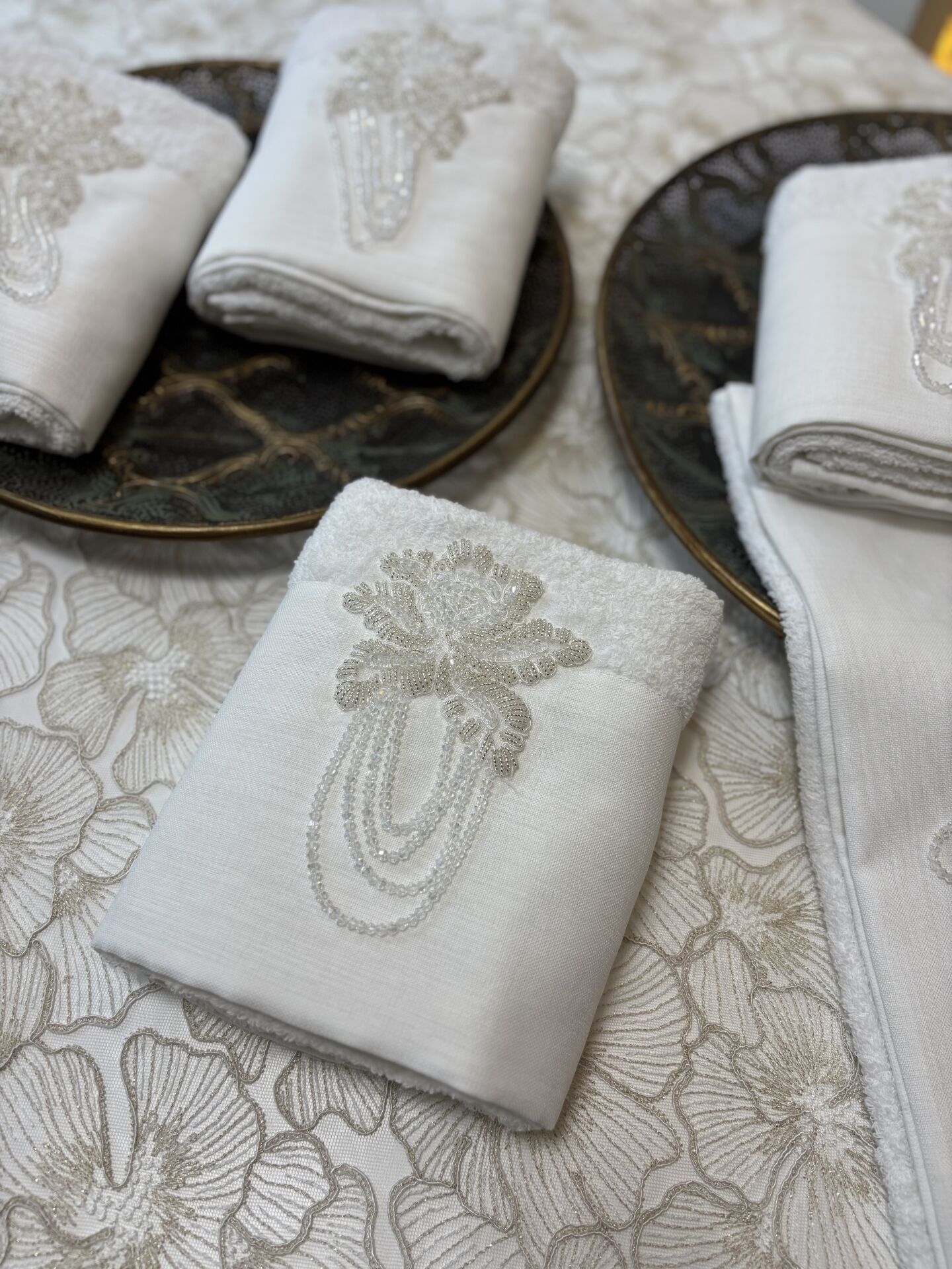 Kristal Taşlı Havlu | Beyaz