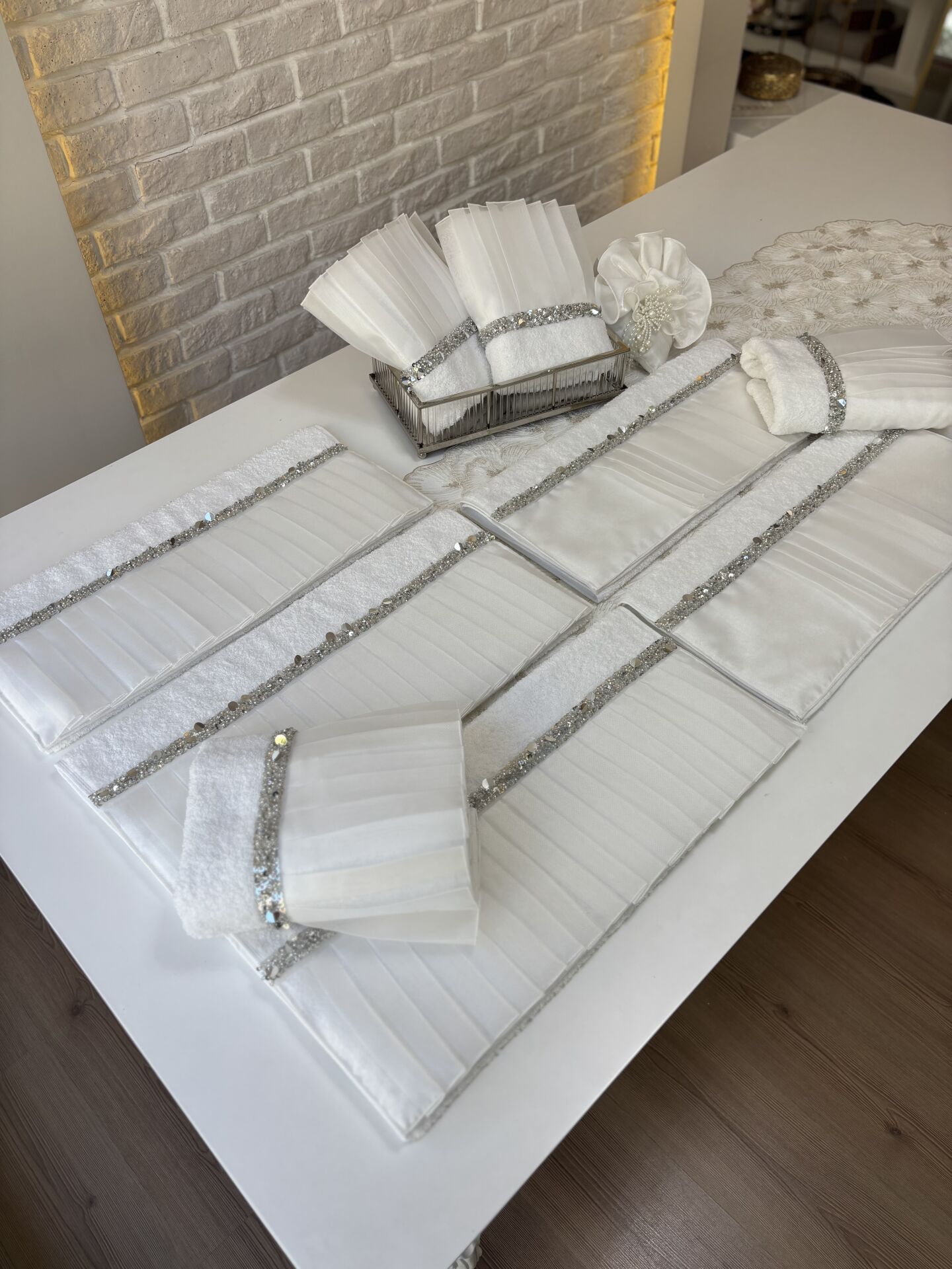 Taş Detaylı Havlu | Beyaz