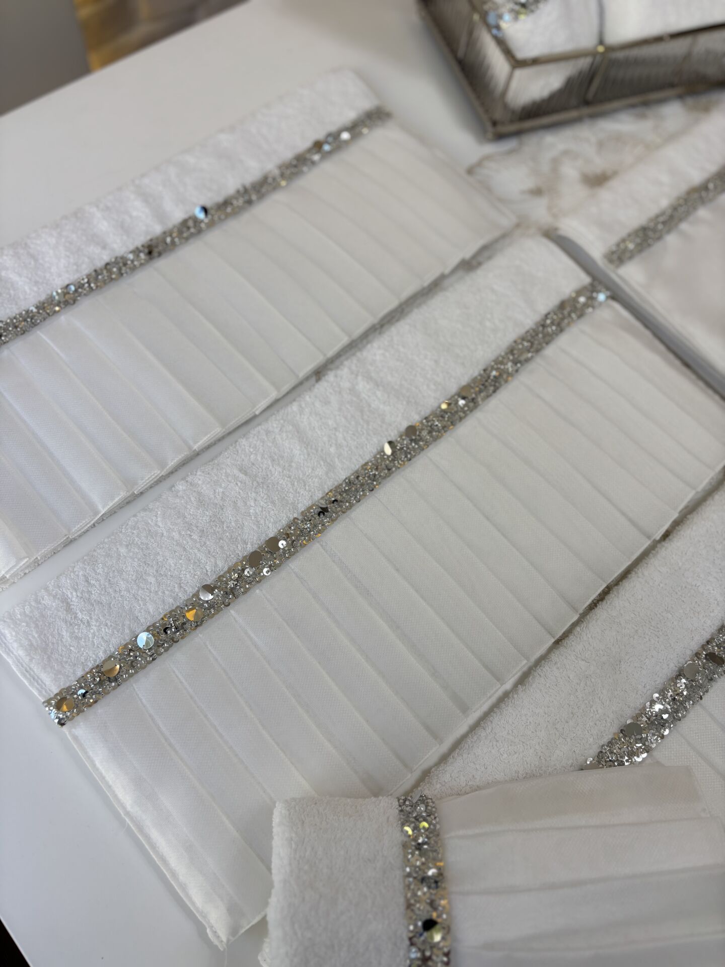 Taş Detaylı Havlu | Beyaz