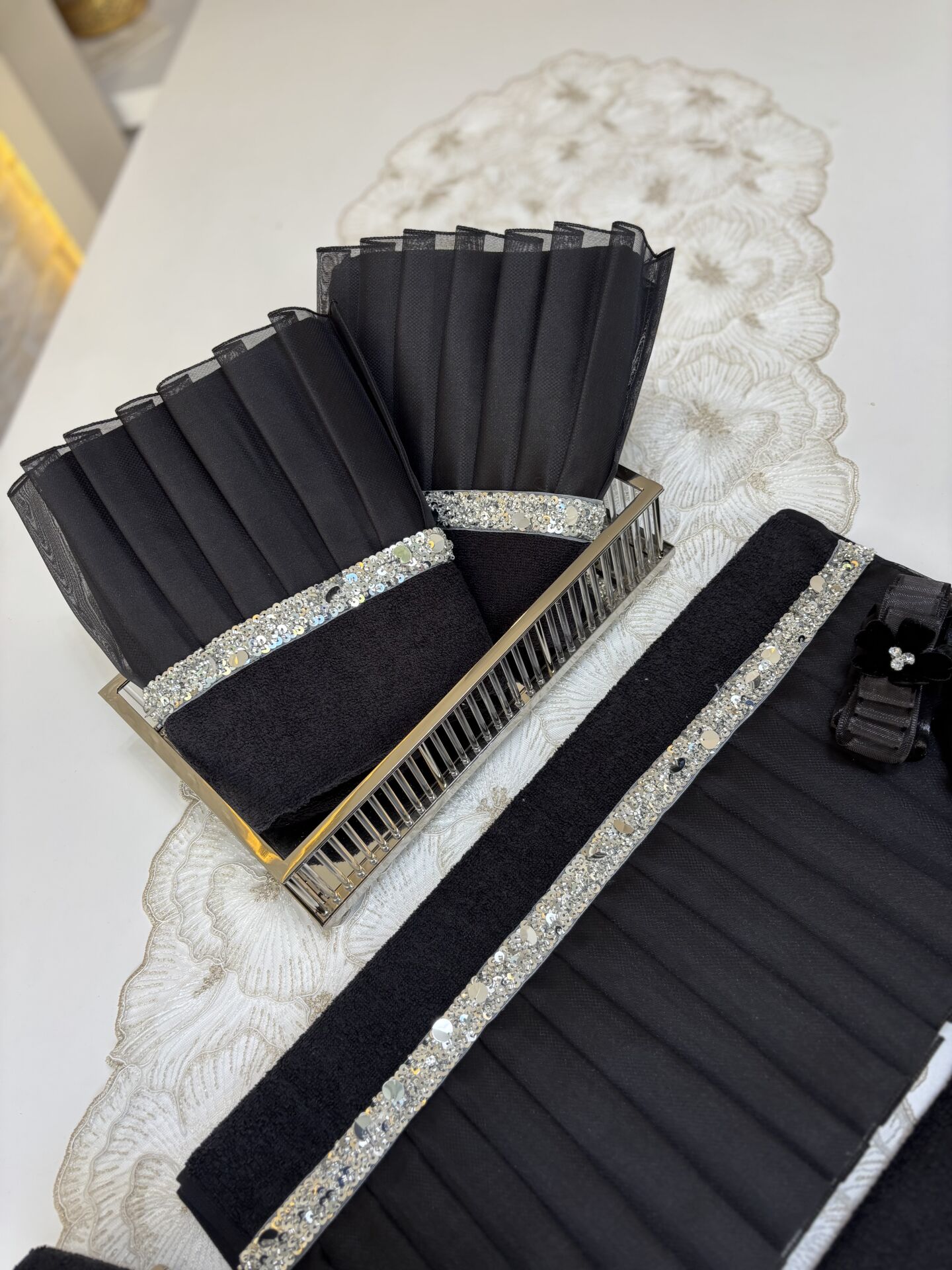 Taş Detaylı Havlu | Siyah