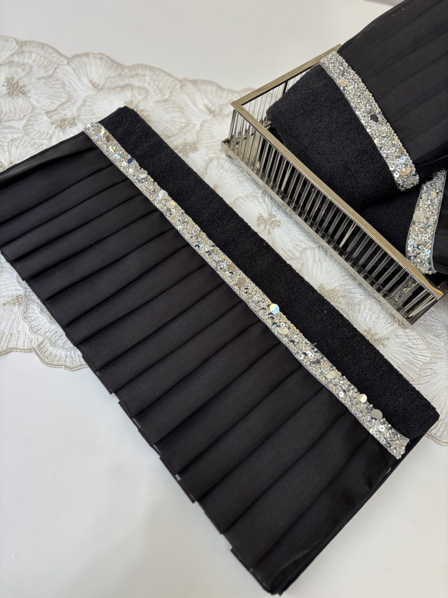 Taş Detaylı Havlu | Siyah