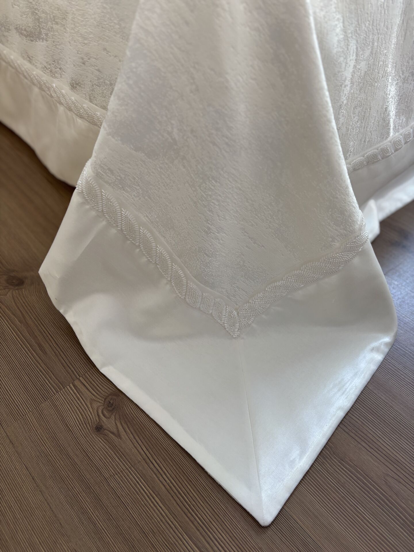 Fransız Dantelli Yatak Örtüsü | Ekru