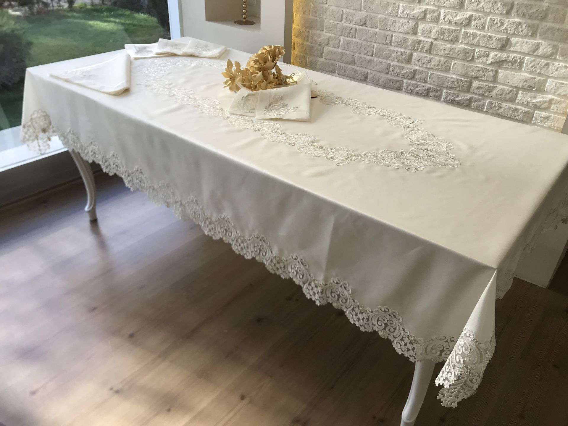 Fransız Dantelli Servis Takımı | Ekru&Gold